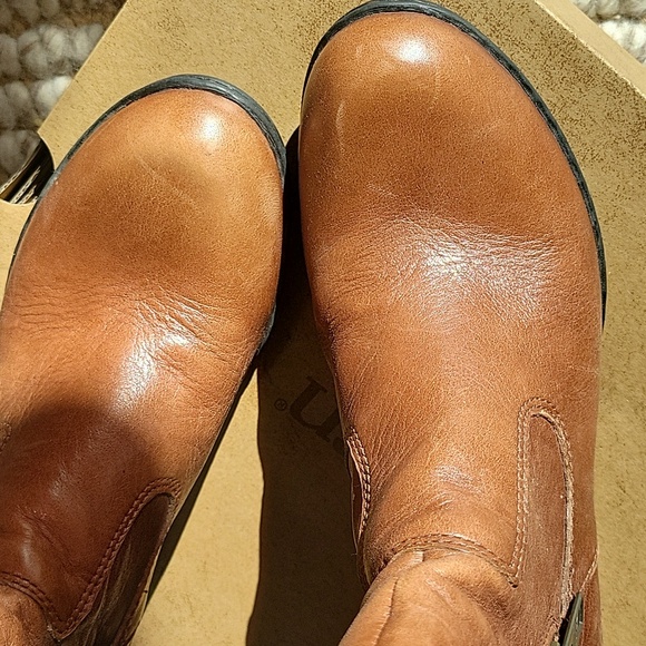 Boots - Picture 3 of 6